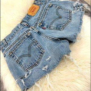 🛍 Levis 90s vintage 550 high rise sz 6 very rare and distressed shorts